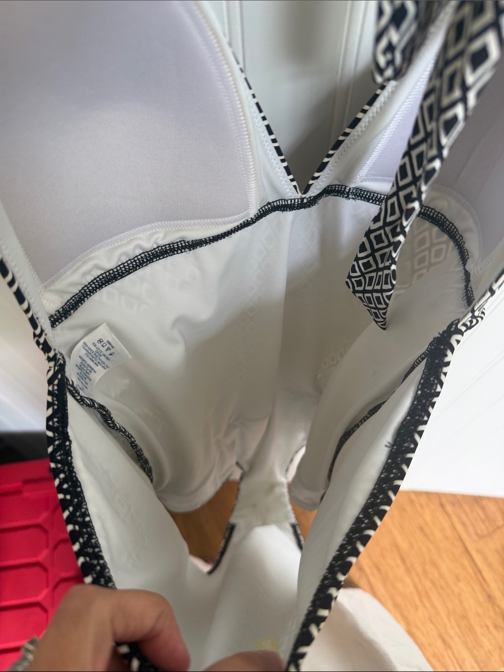(350)Lands' End Black & White Geometric Halter One-Piece - Picture 5 of 5